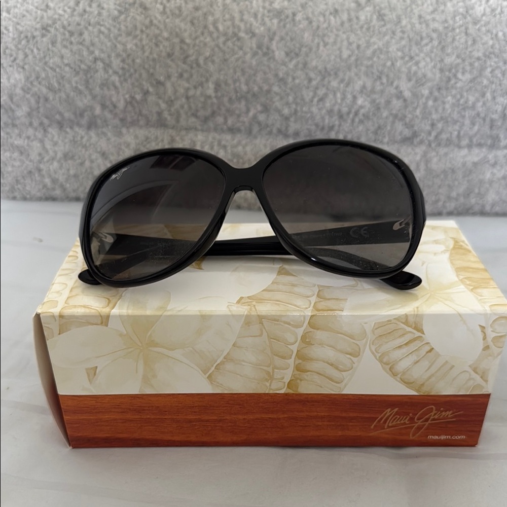 Maui Jim Black Oversized Sunglasses with Gradient Lenses